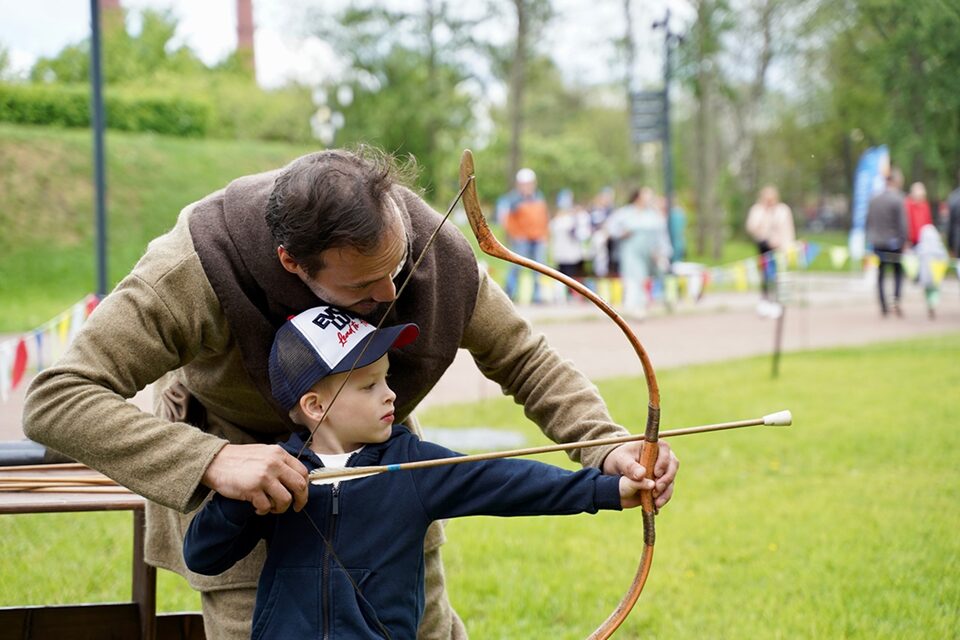 20 лучших идей, куда сходить на выходных в Санкт-Петербурге с 21 по 22 июня: «Паруса Кронштадта», концерт Anna Asti и футбольный матч «Динамо СПб» — «Родина-М»