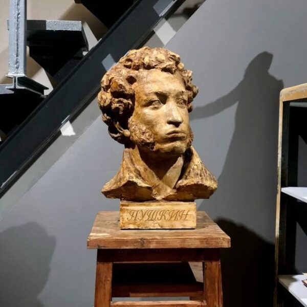 Выставка скульптуры «Аникушин / Пушкин. Один на один»