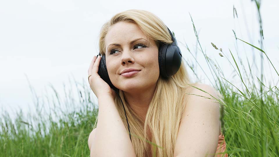 Лучшие бюджетные наушники 2025