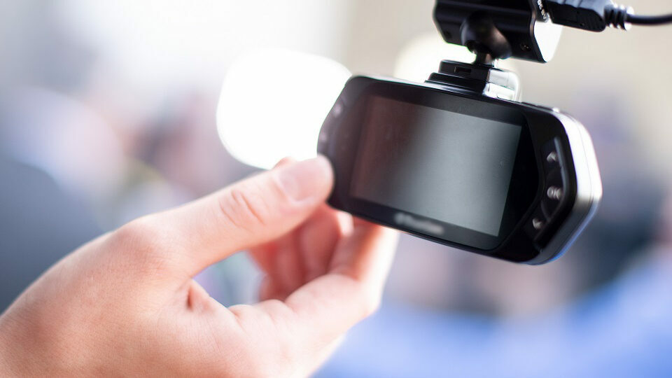 Лучшие недорогие видеорегистраторы в 2023 году