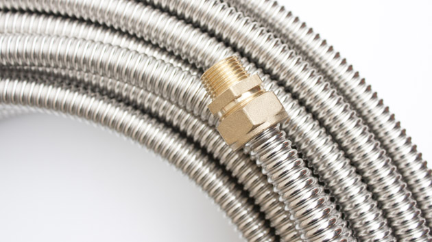 Гофрированные трубы из нержавеющей стали. Фото: WEB-DESIGN / Shutterstock / Fotodom