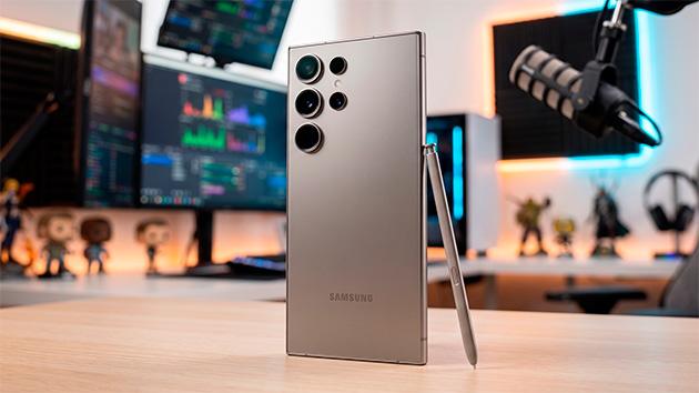Samsung Galaxy S25 Ultra. Фото: Ян Ляпин / Нейросеть