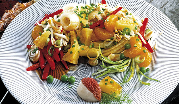 Экзотический салат с курицей и личи