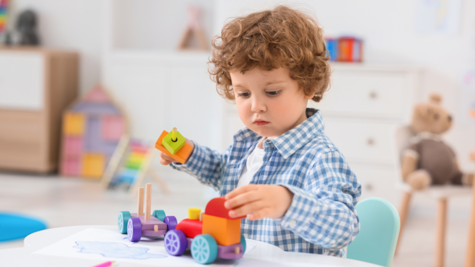 Лучшие развивающие игрушки для детей от 3 лет в 2025 году