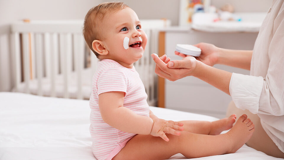 9 лучших эмолентов при атопическом дерматите для детей в 2025 году