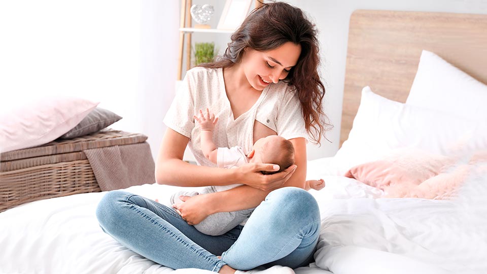 10 лучших витаминов для кормящих мам в 2025 году