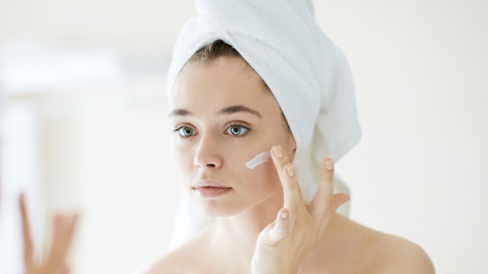 11 лучших кремов для лица для подростков в 2025 году