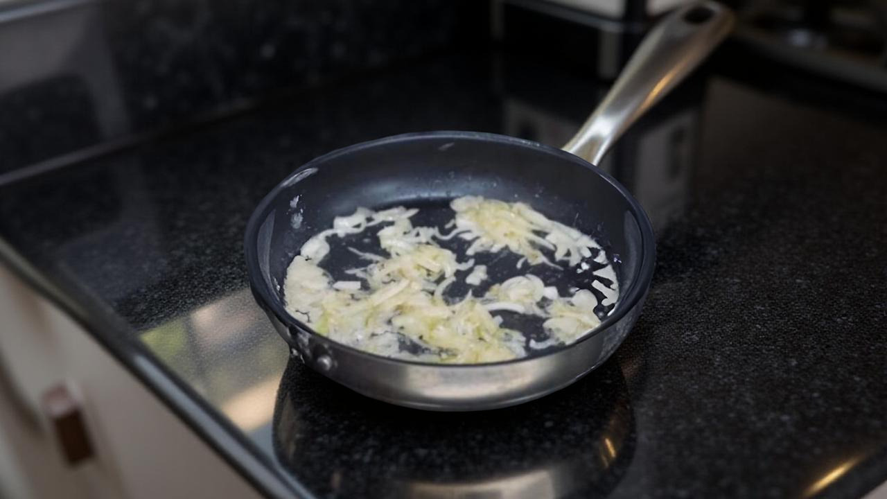 Готовим лук конфи