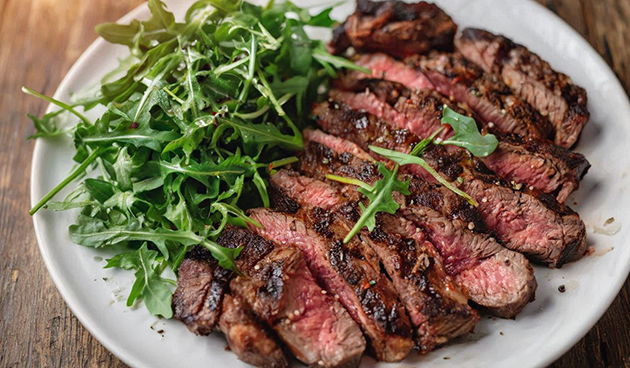 Стейк с руколой