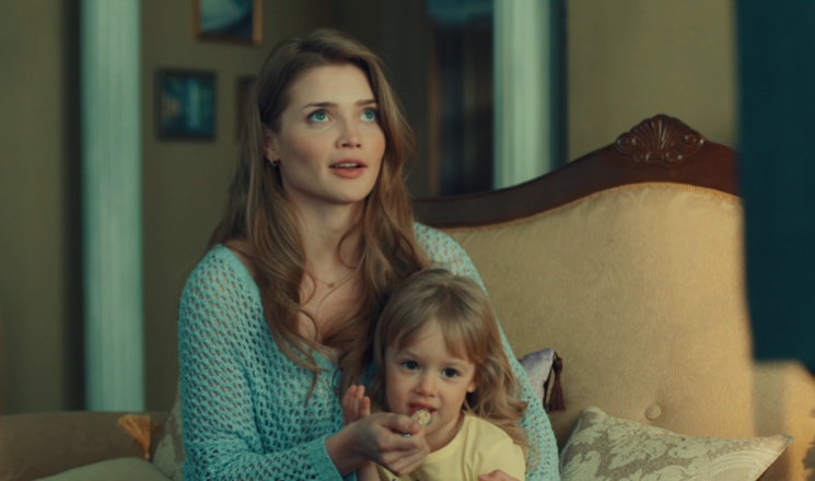 Звезда сериала «СашаТаня» впервые показала маленького сына