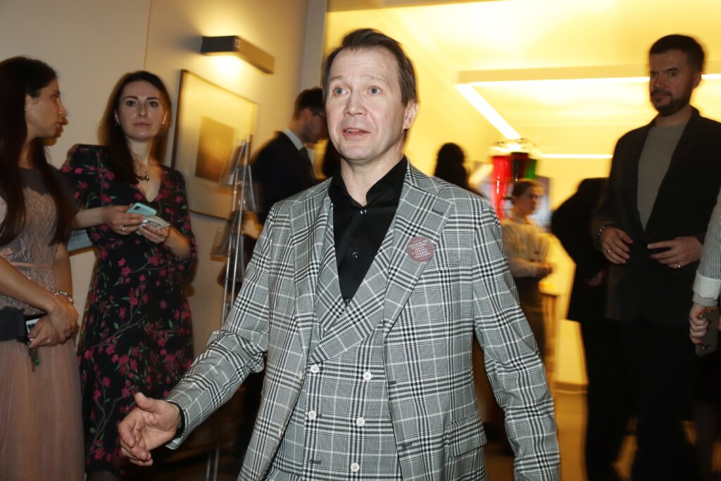 Евгений Миронов показал подросшего сына, которого прятал много лет