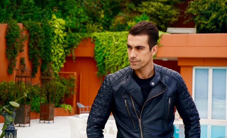 Звезда сериала «Черно-белая любовь» лично отправился тушить пожары в Турции