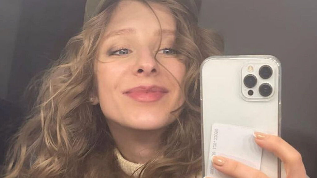 Лиза Арзамасова в кожаных микро шортах свела поклонников с ума