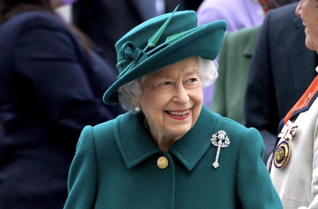 Королева Елизавета готовится передать престол сыну