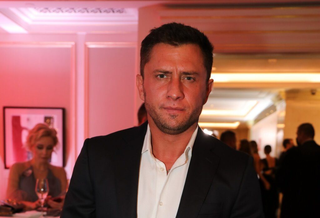 А где Карпович?: Павел Прилучный Новый год встретил с мамой