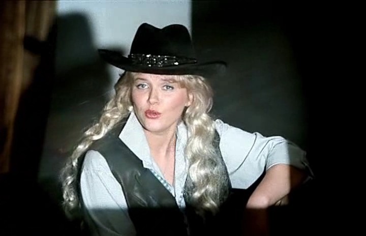 Новости шоу-бизнеса: смерть Александры Яковлевой от рака, шикующая в Париже Литвинова, анорексия Заворотнюк и роман Деми Мур с молодым поваром