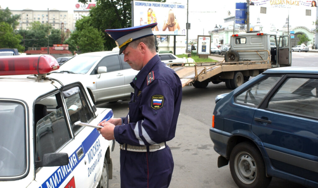 От &laquo;бобика&raquo; до &laquo;американского перехватчика&raquo;. На каких машинах катались милиционеры в 90-е