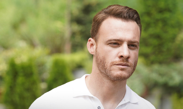 Прекрасная незнакомка: Керем Бюрсин показал с кем отметил день рождения