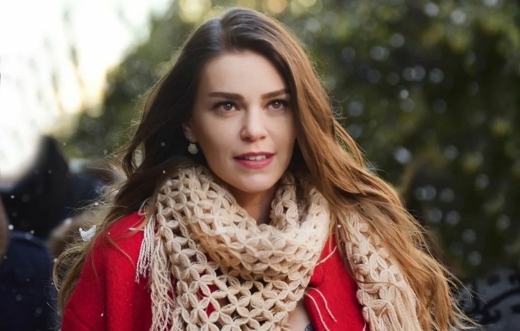 Аслы Энвер беременна — теперь ее роль предложили Демет Оздемир