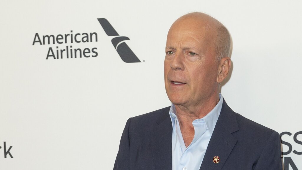 Как сейчас выглядит больной афазией Брюс Уиллис