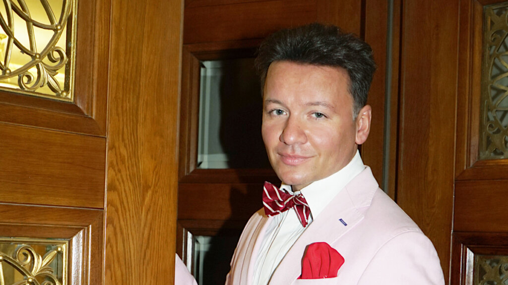 Александр Олешко передвигается в инвалидном кресле