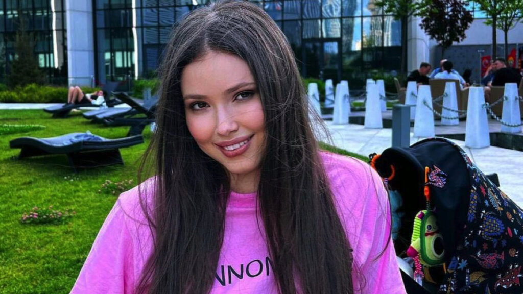 Дочка «Ворониных» показала свою фигуру после родов