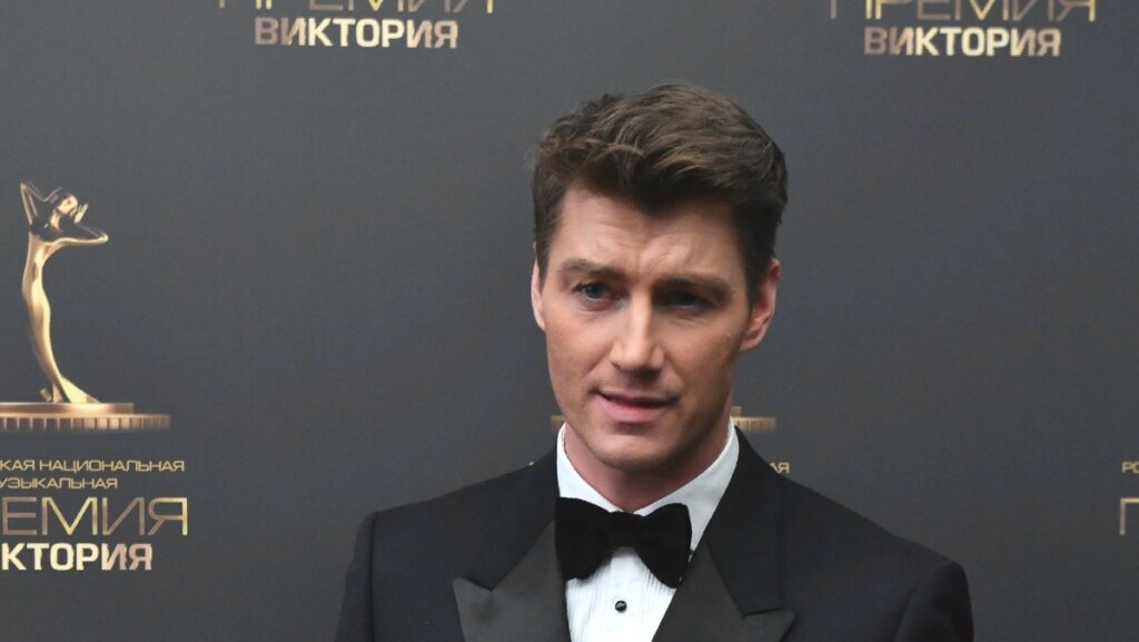 «Вова Адидас?!» Певец и актер Алексей Воробьев кардинально сменил имидж и стал копией персонажа из «Слова пацана»