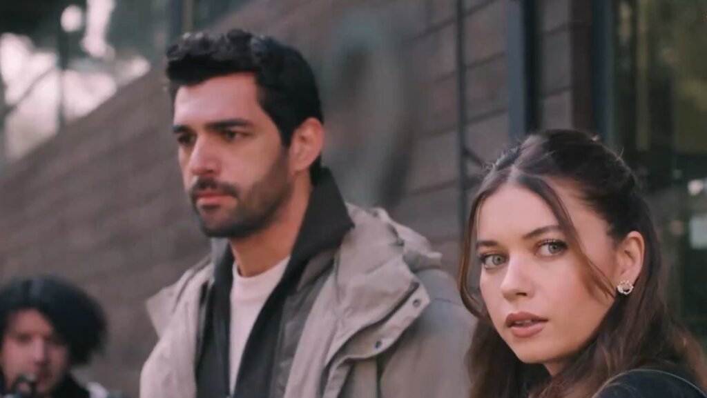 Второй тизер к 24 серии 2 сезона «Зимородка»: Акын кормит Сейран с ложечки, а Ферита мучает ревность