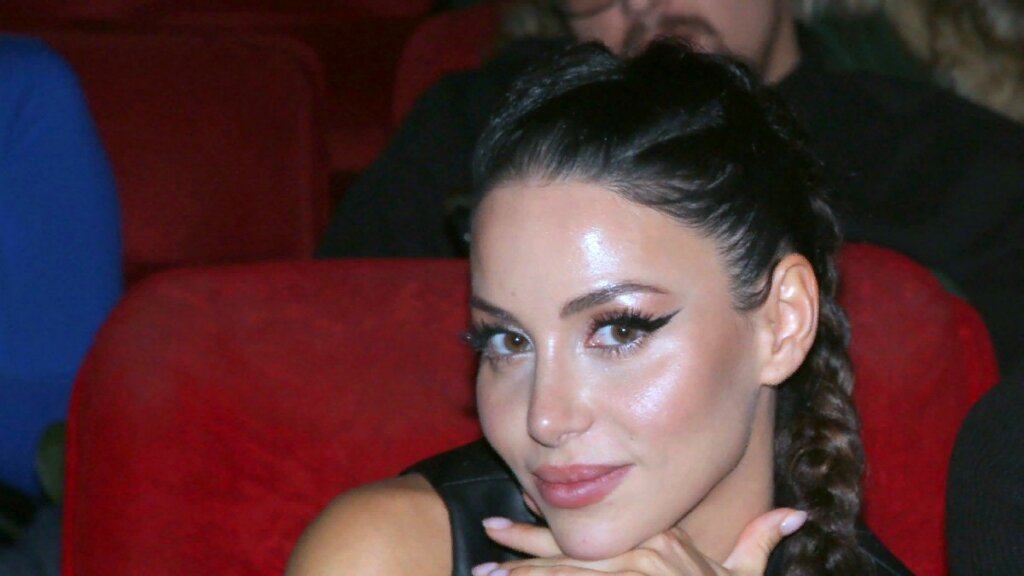 Зепюр Брутян изменила имидж и превратилась в копию Агаты Муцениеце