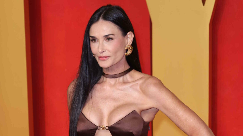 61-летняя Деми Мур затмила 30-летних дочерей Брюса Уиллиса своим роскошным видом