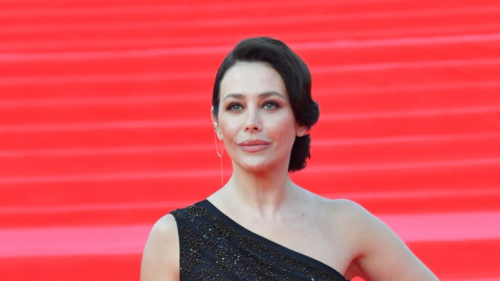 Шикарная Екатерина Волкова вышла на красную дорожку в платье Людмилы Гурченко