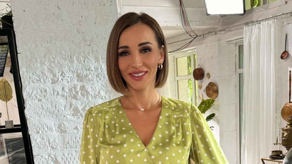 Анфиса Чехова учит испытывать блаженство за деньги