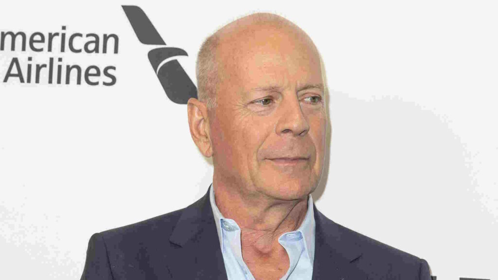 «Оставьте его в покое!» Поклонники обеспокоены новыми фотографиями тяжелобольного Брюса Уиллиса