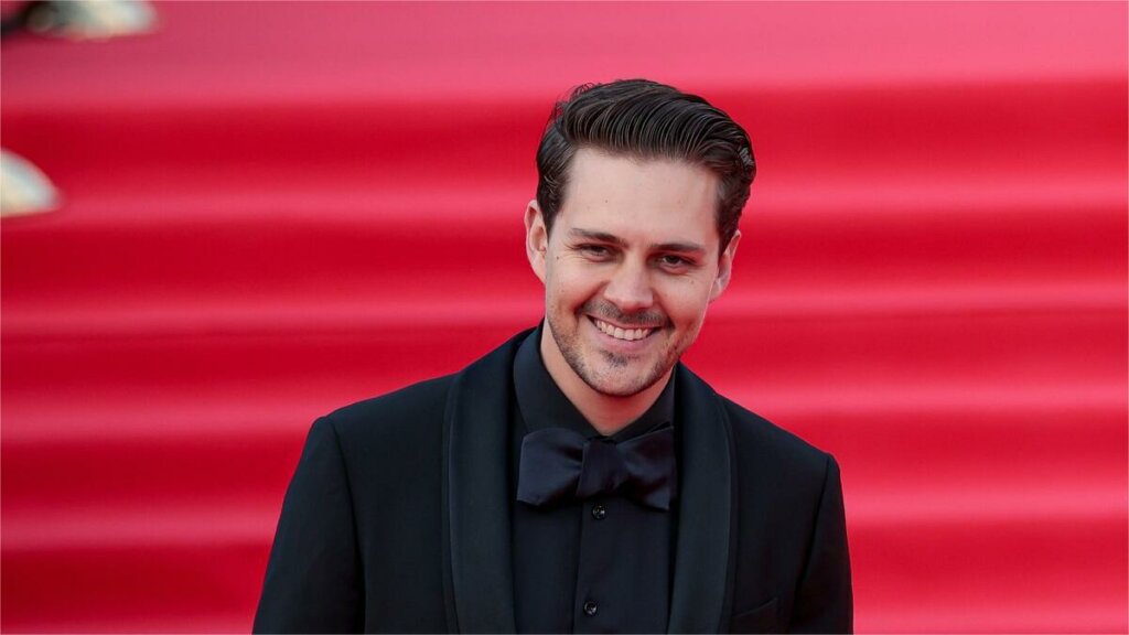 Милош Бикович опубликовал редкое фото с маленьким сыном