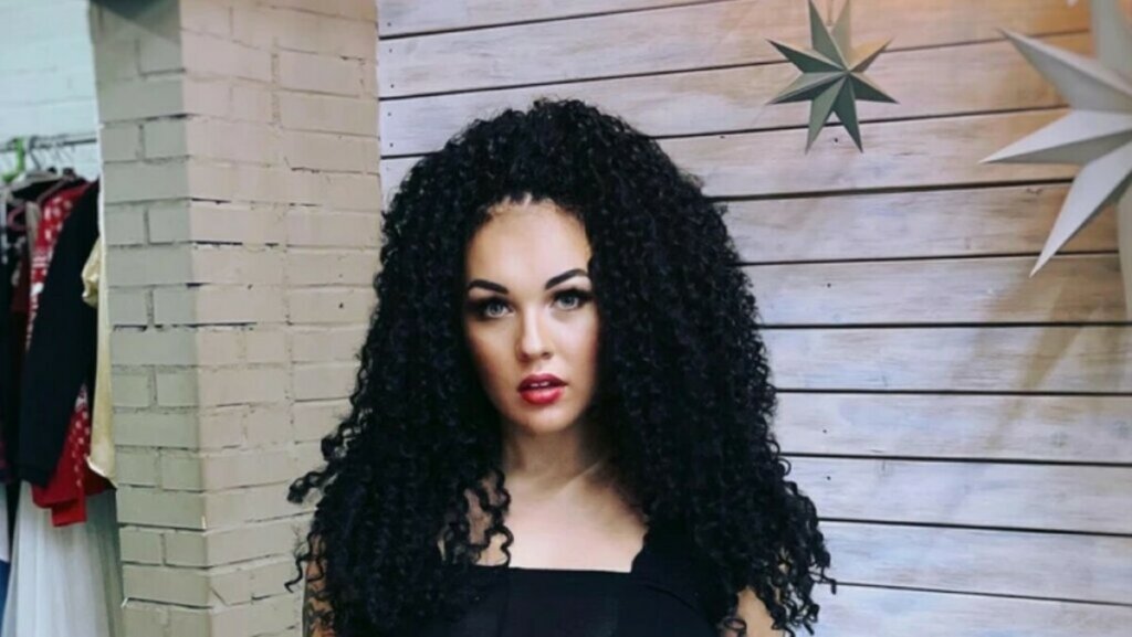 Беременная седьмым ребенком скандальная внучка Олега Стриженова сообщила о раке