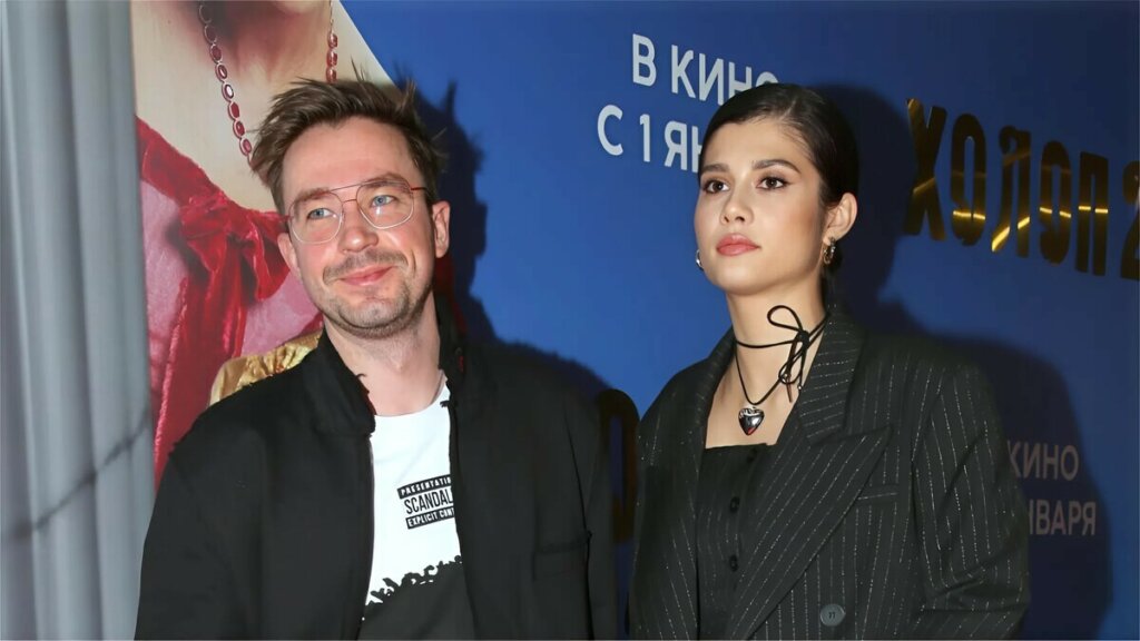 Жена Александра Петрова беременна: Виктория показала большой живот