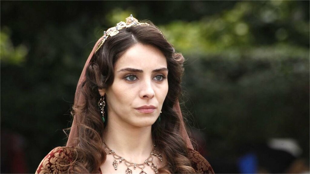 Несчастна, как Махидевран: три брака и два мужа Нур Феттахоглу