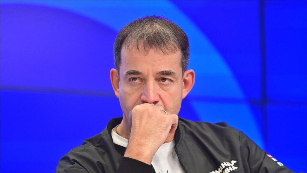 Дмитрий Певцов угодил в скандал: фото актера убрали из фойе Ленкома