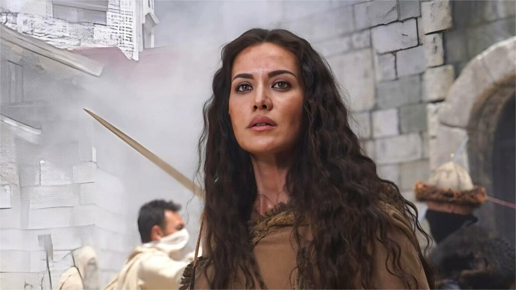 Королева амазонок: Фахрие Эджен покорила фанатов образом из нового фильма