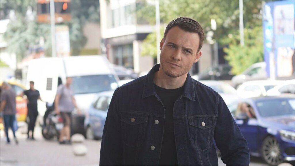 Керем Бюрсин поссорился с девушкой из-за своей семьи: На грани расставания