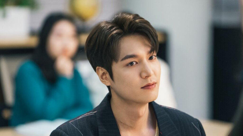 Ли Мин-хо раскритиковали за демонстрацию полученных подарков