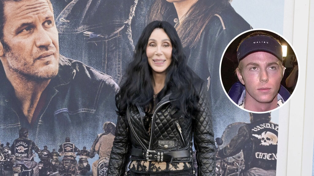 Врачи сражаются за жизнь сына Шер: артистка в шоке