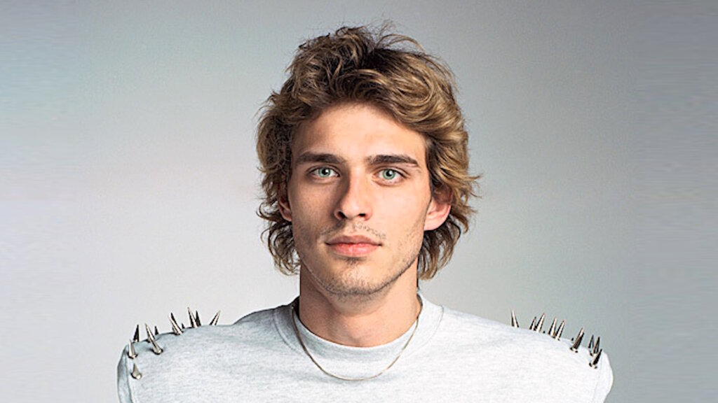 Психически нездоровый актер фильма «Обитаемый остров» Василий Степанов обматерил журналистов