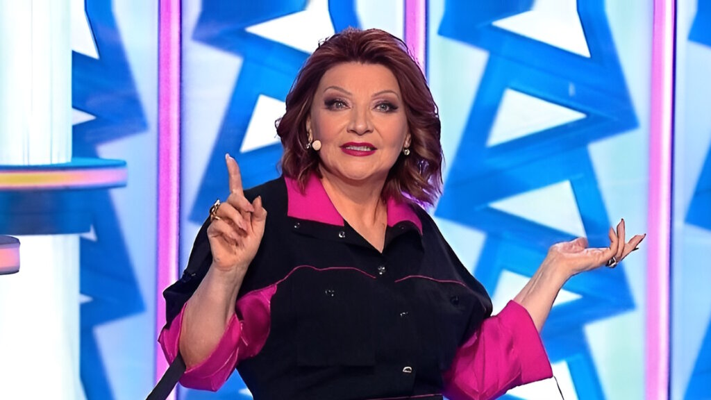 Похорошевшая Елена Степаненко вернулась в Россию из США от нелюбимой дочери Петросяна