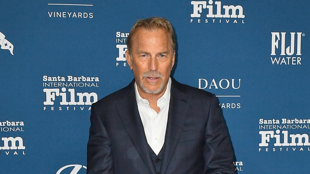 Одно лицо: новая возлюбленная Кевина Костнера оказалась копией его бывшей