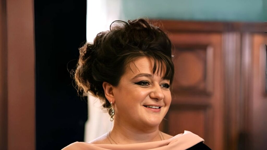 Шашты қисық әйелдер