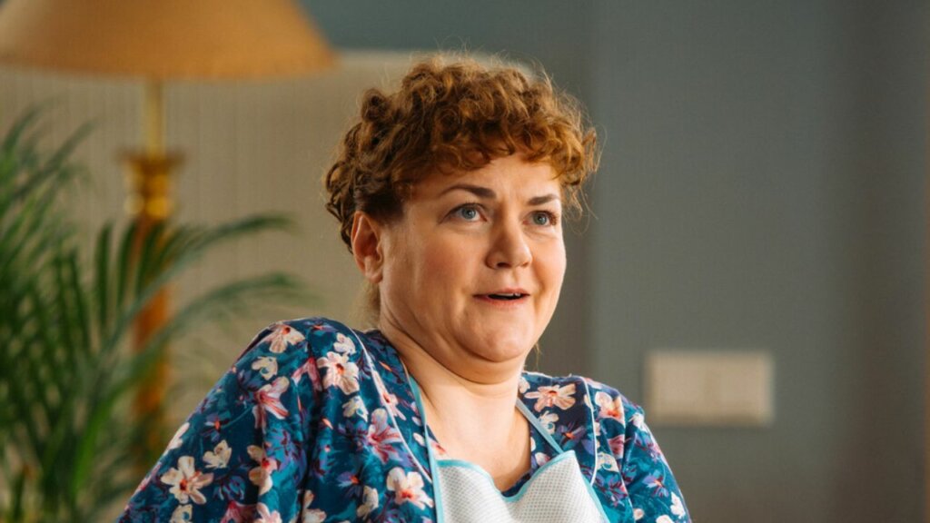 Актриса Анна Уколова устроила пьяный дебош в аэропорту и получила травму руки