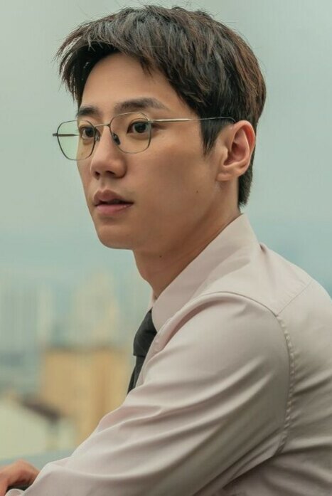 Председатель-новичок Кан 1 сезон