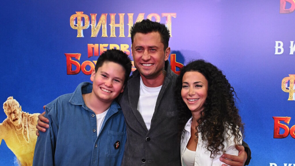 Павел Прилучный и Зепюр Брутян провели день с тремя детьми в бане