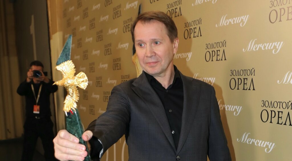 Евгений Миронов поделился редким признанием о 12-летнем сыне